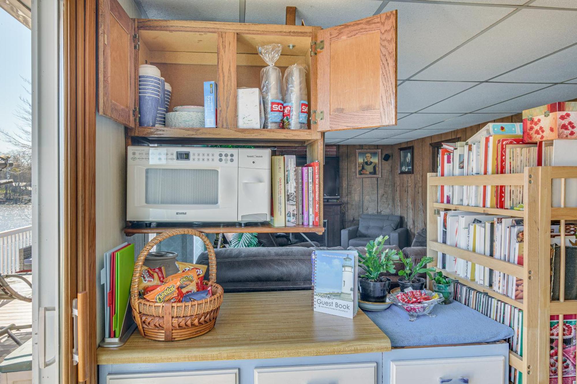 Waterfront Wolcott Vacation Rental With Deck And Views Екстер'єр фото